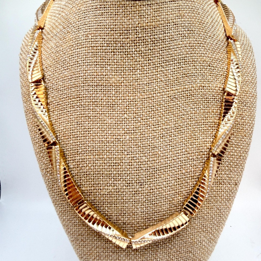 Vintage NAPIER Chunky Gold Tone Ribbed Twisted Omega 18" Necklace w/ Rhinestones